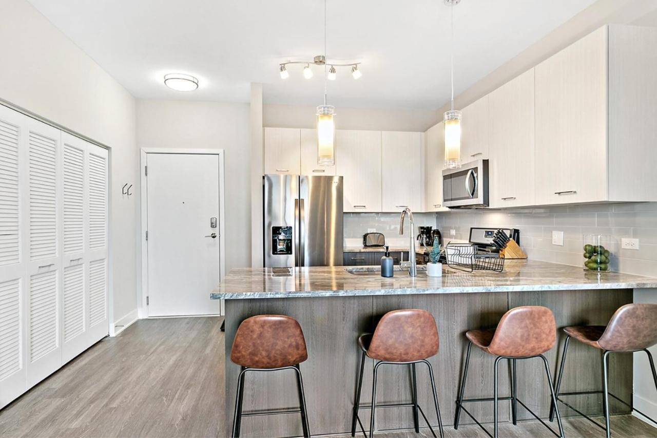 Bright & Comfortable Oakbrook 2Br Apt Free Parking - Ob 1 Apartment Oakbrook Terrace Bagian luar foto