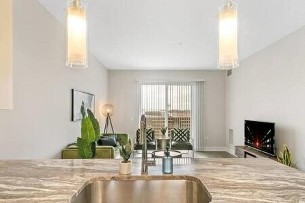 Bright & Comfortable Oakbrook 2Br Apt Free Parking - Ob 1 Apartment Oakbrook Terrace Bagian luar foto